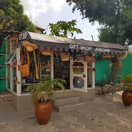 De Mod Hotel Ngleshi Amanfro Luaran gambar