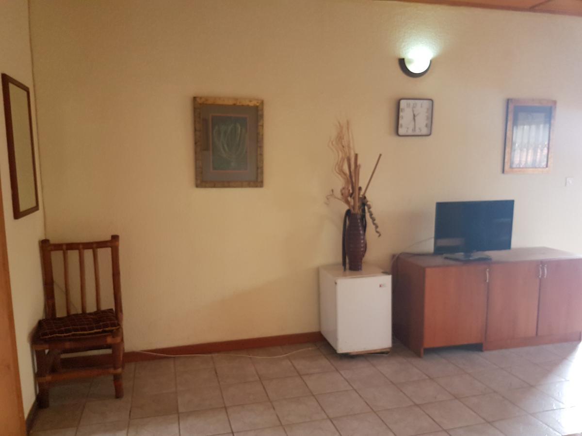 De Mod Hotel Ngleshi Amanfro Luaran gambar